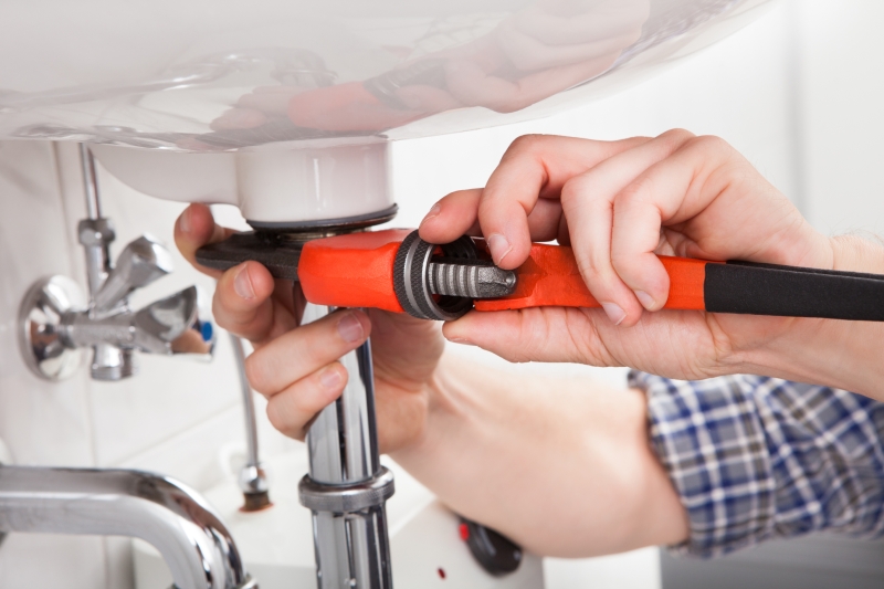 Emergency plumber attending a job in Tufnell Park
